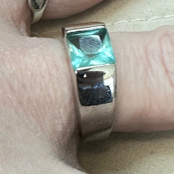Silver Tone Ring w/Princess Cut Aqua Blue Stone. Vintage. - Picture 5 of 13